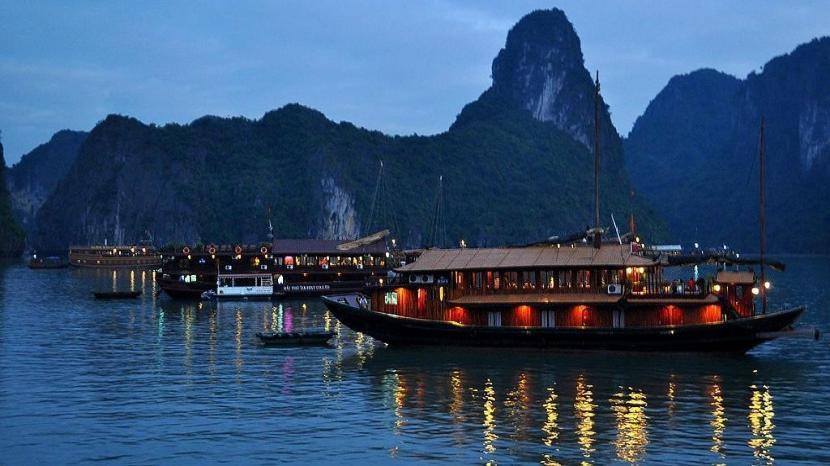 Ngoc Anh Hotel Ha Long Bagian luar foto